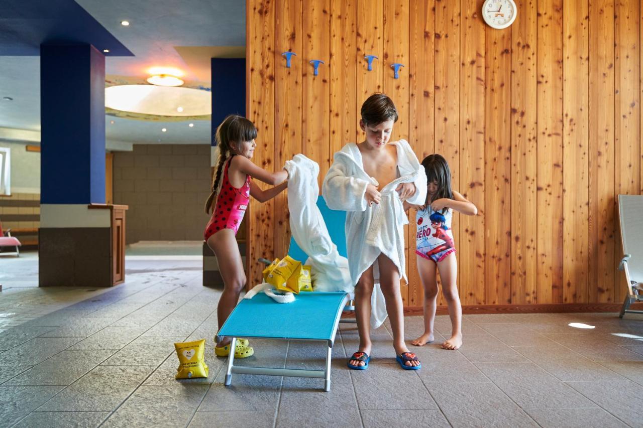 Family Hotel Andes - Only For Family Vigo di Fassa Buitenkant foto